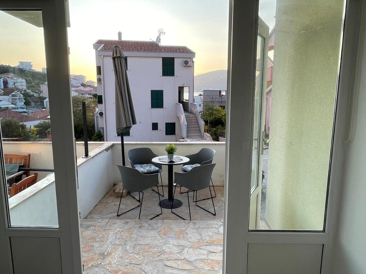 Apartments Luce Trogir Exterior photo