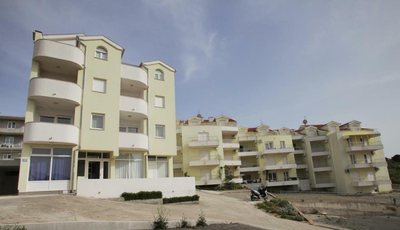 Apartments Luce Trogir Exterior photo